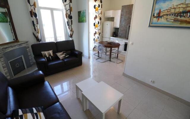 2 Bedroom Forville. 8 Mins From the Palais. 328