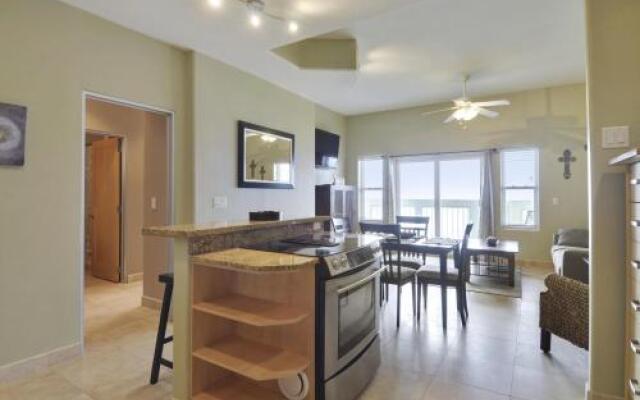 Seawall Condo with Birds Eye Views by RedAwning