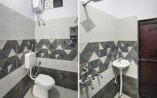 OYO Flagship 70225 Ayurma Inn