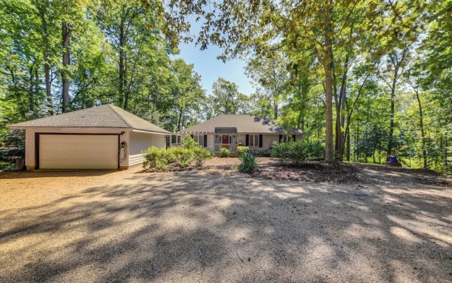 Waterfront Urbanna Home w/ Private Dock & Pool