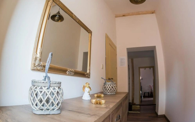 The Old House guest rooms and apartament