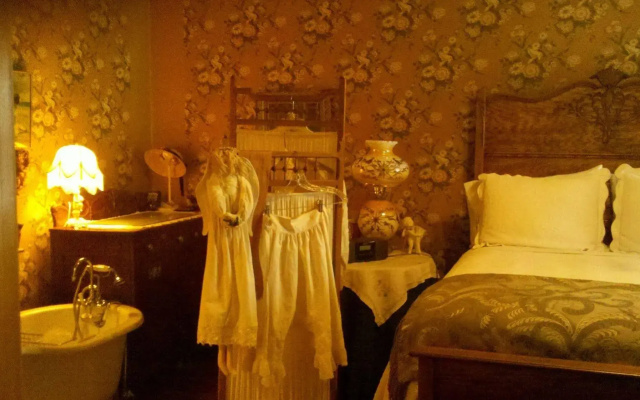 The Queen, A Victorian Bed & Breakfast