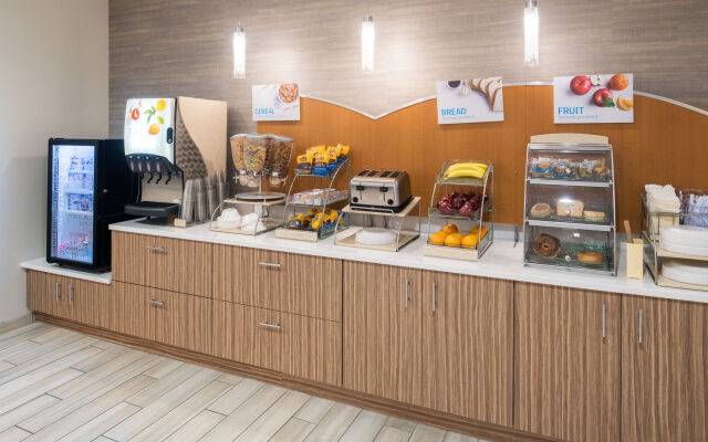 Holiday Inn Express Hotel & Suites Burlington by IHG