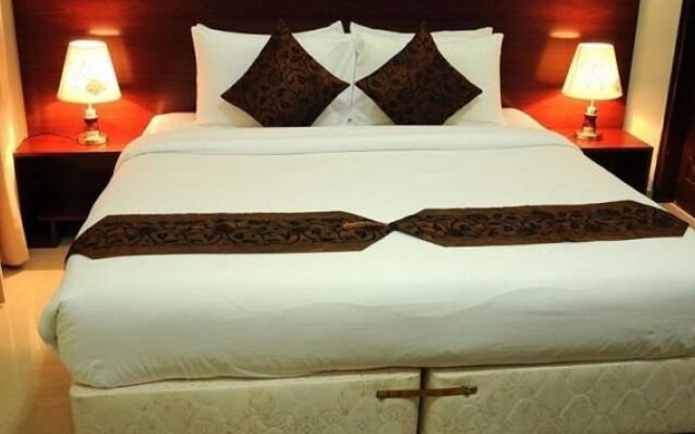 Raynor Hotel Apartments