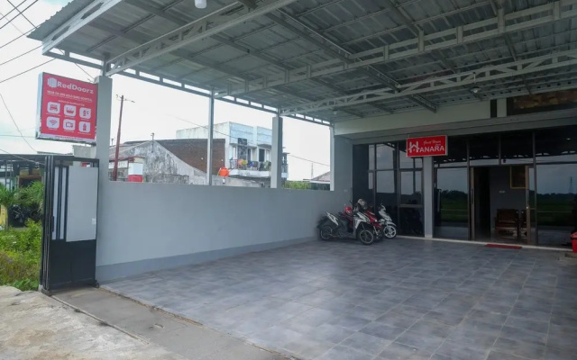 RedDoorz Near Dr Oen Solo Baru Hospital