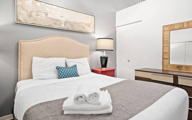 Old Montreal Street View 2BR Loft Hotel