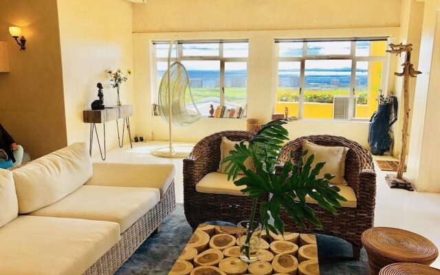 Sun & Sea In A Downtown Villa