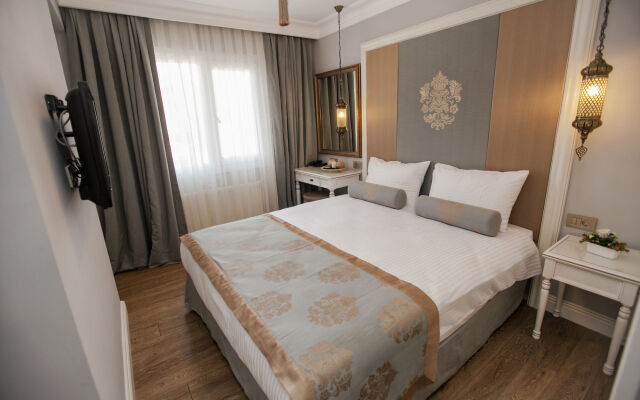Raymond Blue Hotel