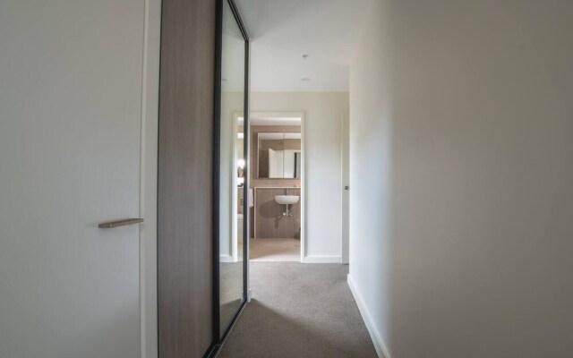 Bright & Modern! 2bed 2bath APT With Parking
