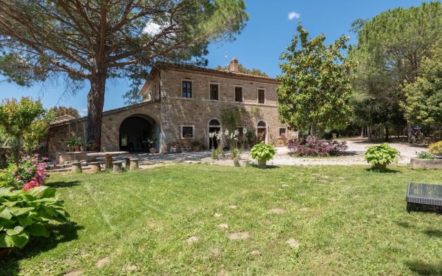 Traditional Apartment in Rapolano Terme with Swimming Pool
