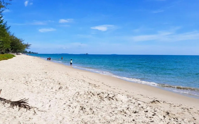 Escape Condominiums Beachfront Suites - Mae Phim