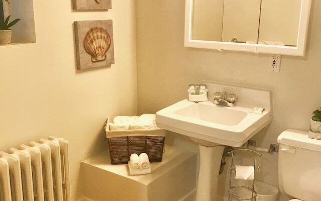 Oak Bay Guest House