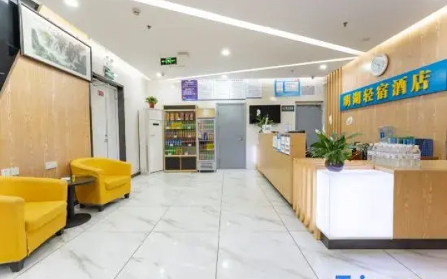 Minghu Light Hotel（Jinan Evergrande Riverside Left Bank Branch））