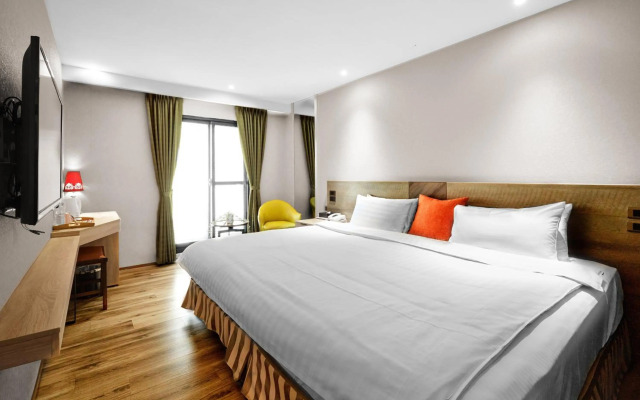 Lan Kwai Fong Garden Hotel