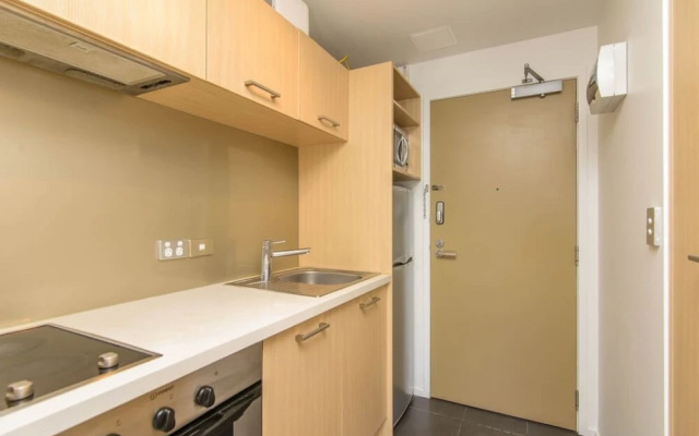 Modern 2 Bedroom Apartment in the CBD
