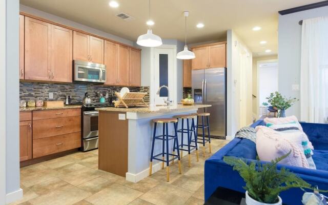 Spacious 3 BR Near Downtown by Domio