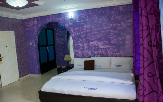 Bluenest Hotel
