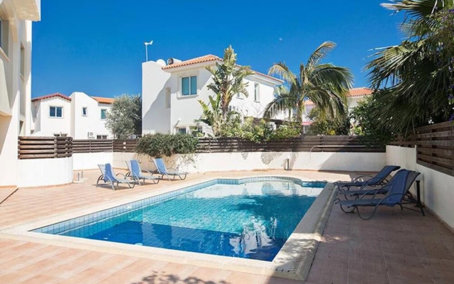 Apt Faye, Beautiful 2bdr Pernera Apartment