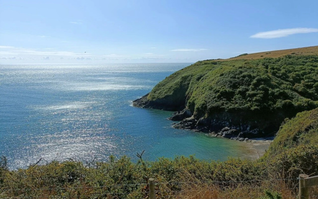 Homely, 4-bed House Close to Stunning Beach