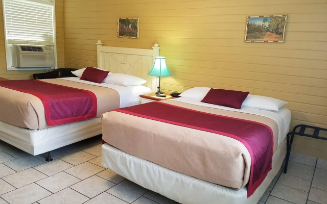 Lakeside Inn and Cafe