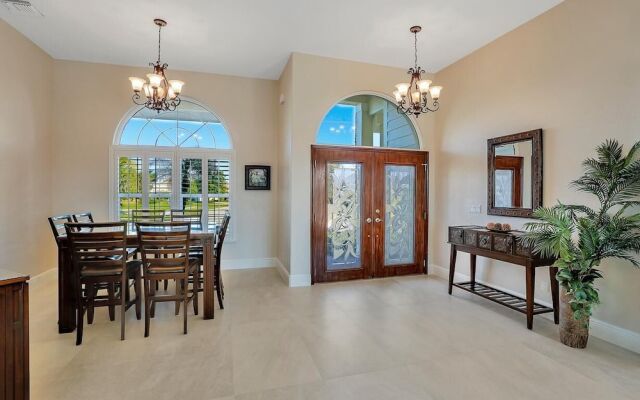 Waterfront Home With Pool, spa and Walk to Beach