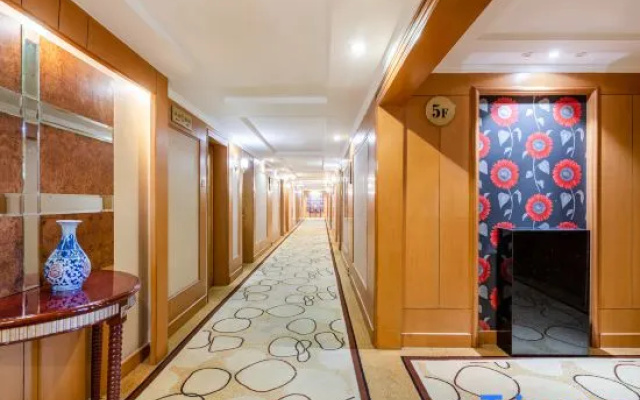 Golden Sun Hotel