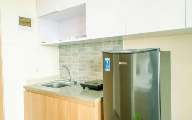 Cozy And Nice Studio At Apartment B Residence