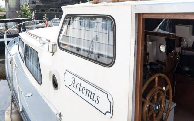 Authentic Houseboats Amsterdam