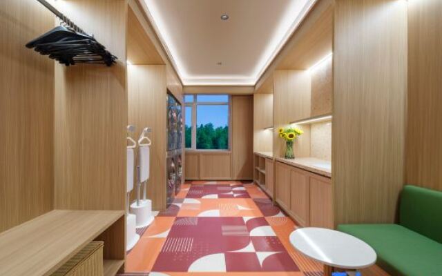 Orange Hotel (Dalian South China Plaza Store)