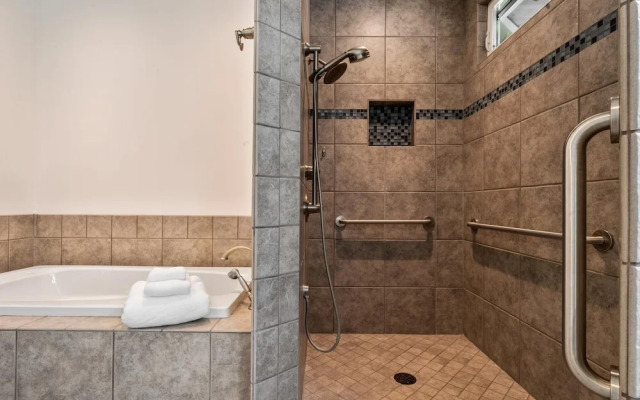 Hualalai 2 Bedroom Home by RedAwning