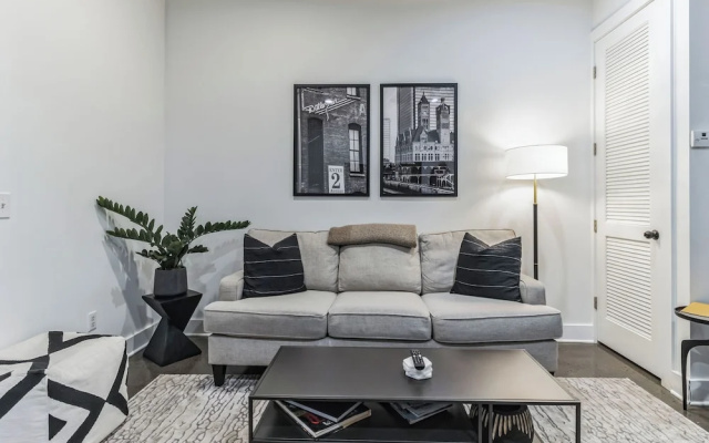 Centennial Park Condo Near Broadway Sleeps 4