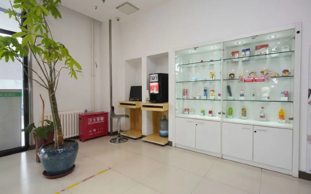 Motel 168 (Beijing Lishuiqiao Metro Station)