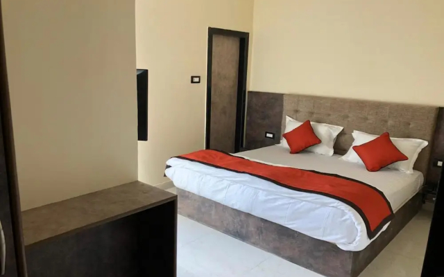 Hotel Frontier Royal