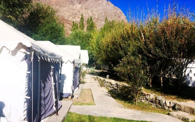 TIH Desert Oasis Camp - Hunder