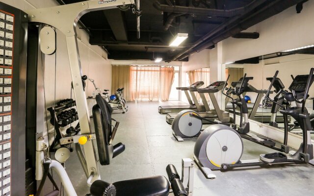 OYO 215 Sunshine City Suites