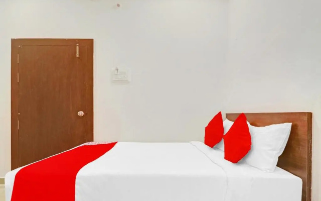 OYOFlagship 80467H Hotel R Square