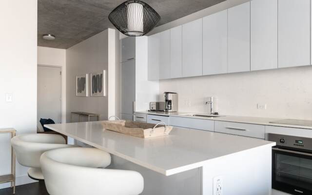 Luxury Apartment With Private Office & Terrace