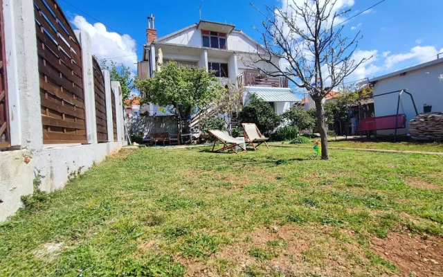 Kimano 2 Apartments With Garden in Zadar