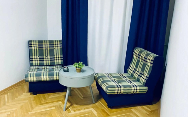Regina's 2bedroom Near Square