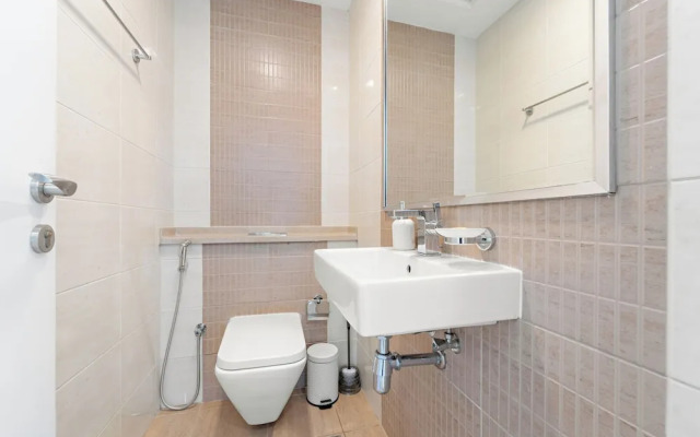 HiGuests - Exceptional Apt with Furnished Terrace By the Sea