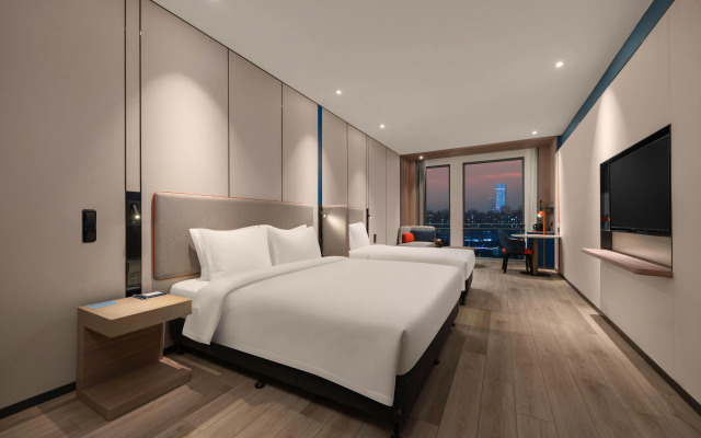 Holiday Inn Express Shanghai Pujiang by IHG