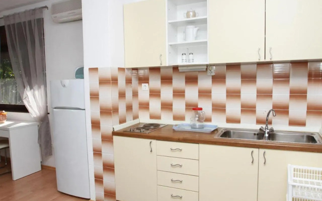 Apartments with a parking space Trogir - 11316