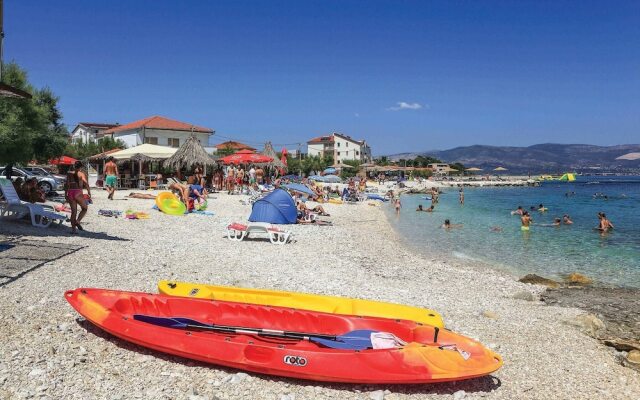 Nice Home in Slatine with Hot Tub, WiFi & 6 Bedrooms