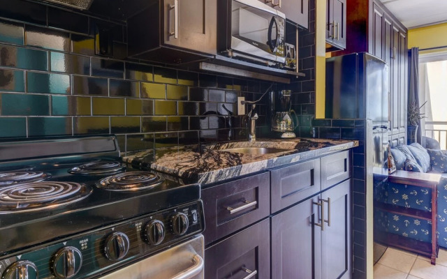 Beachers Lodge by Vtrips