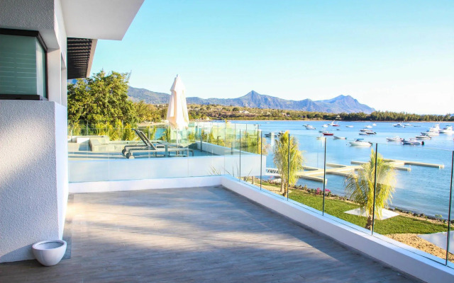 Latitude Luxury Seafront Apartments