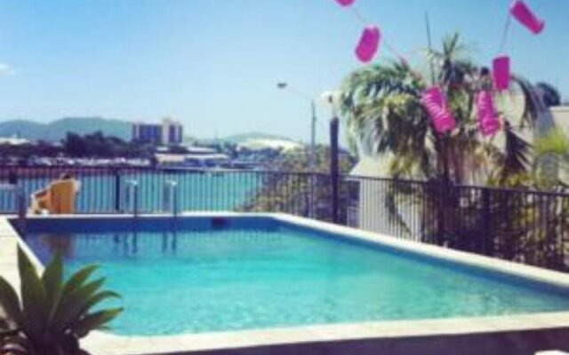 Adventurers Resort - Hostel