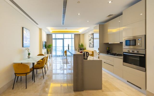 Spacious beachfront 2 bedroom apartment