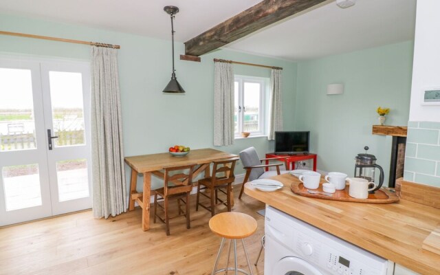 Wigrams Canalside Cottage