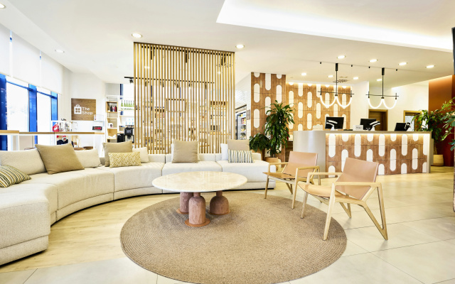 Hilton Garden Inn Sevilla - Image 2