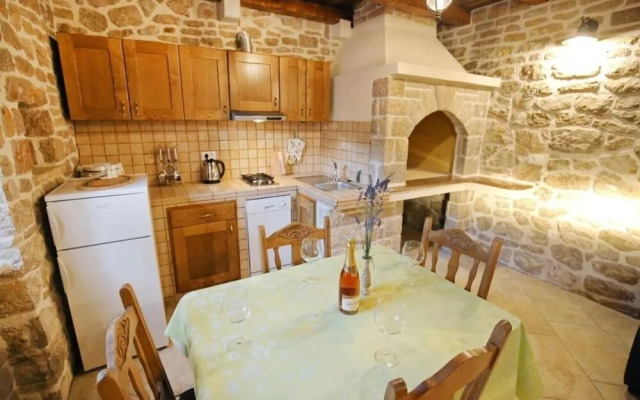 Josi - With Jacuzzi - H